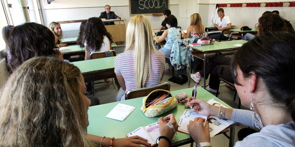 Manager precario da tempo, viene assunto a scuola a 63 anni: tra 5 anni andrà in pensione