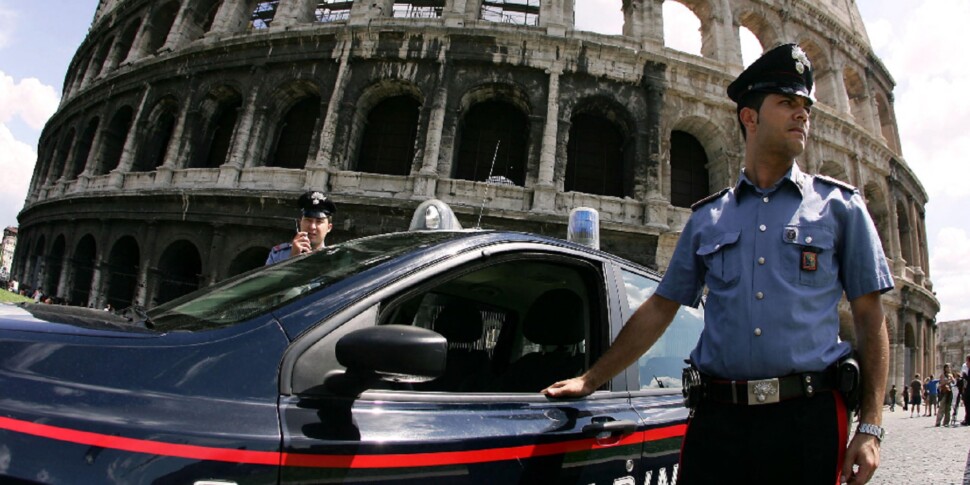 roma si fa arrestare per non stare con la compagna giovane evade dai domiciliari