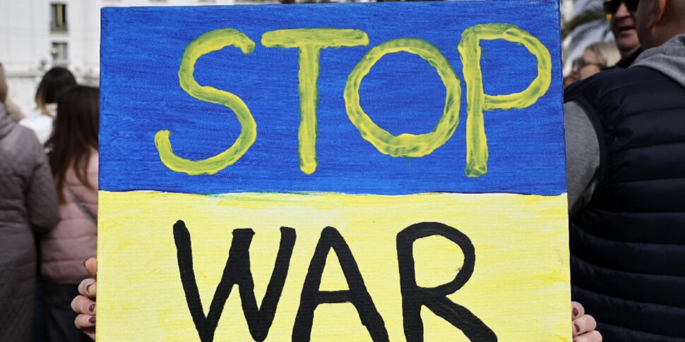 https://assets.gazzettadelsud.it/2024/02/Stop-war-ucraina-russia-guerra-970x485.jpg