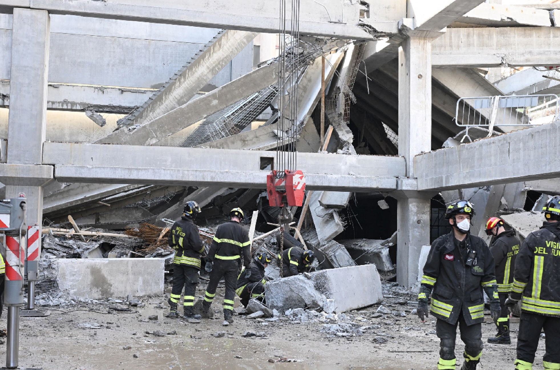 Crolli e vittime a Firenze: “Alcuni operai nei cantieri erano irreg… Crolli e vittime a Firenze: “Alcuni operai nei cantieri erano irreg…
