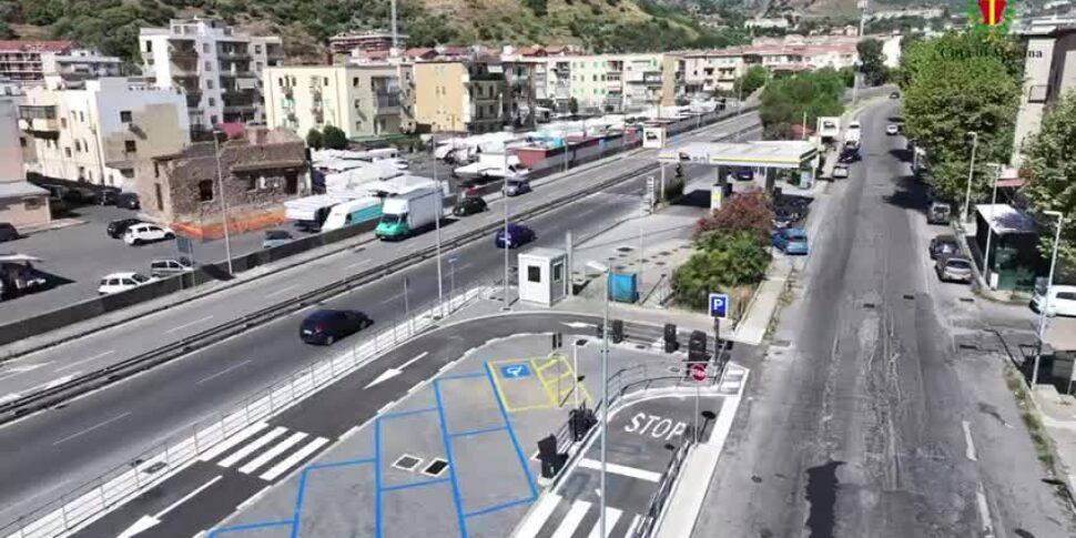 Parcheggio Socrate a Gazzi, avvallamento stradale... in garanzia