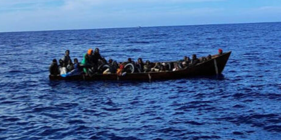 Partorisce prima di approdare a Lampedusa