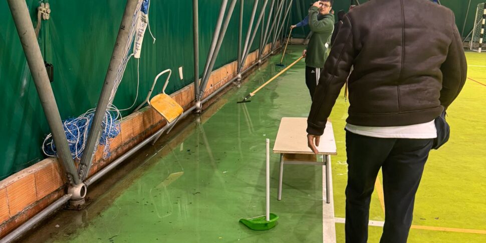 Messina, beffa alla tensostruttura della Vittorini: piove dentro! PalaTracuzzi consegnato a fine marzo?