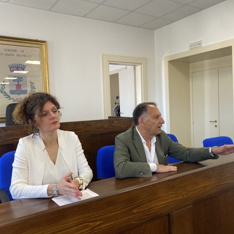 La segretaria comunale, Maria Gabriella Crimi e il sindaco Bruno Mancuso