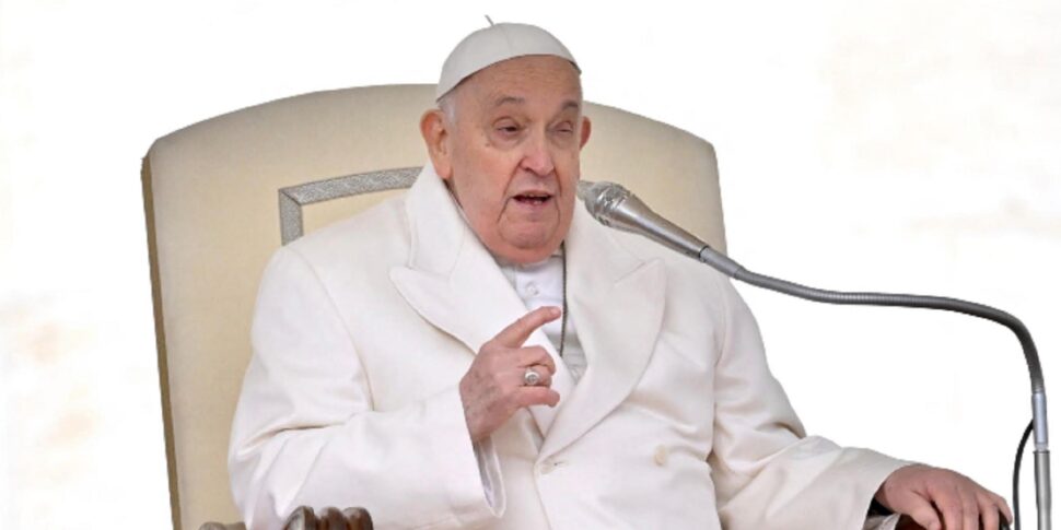 Papa Francesco a Venezia incontra le detenute della Giudecca: "Il carcere è una dura realtà"