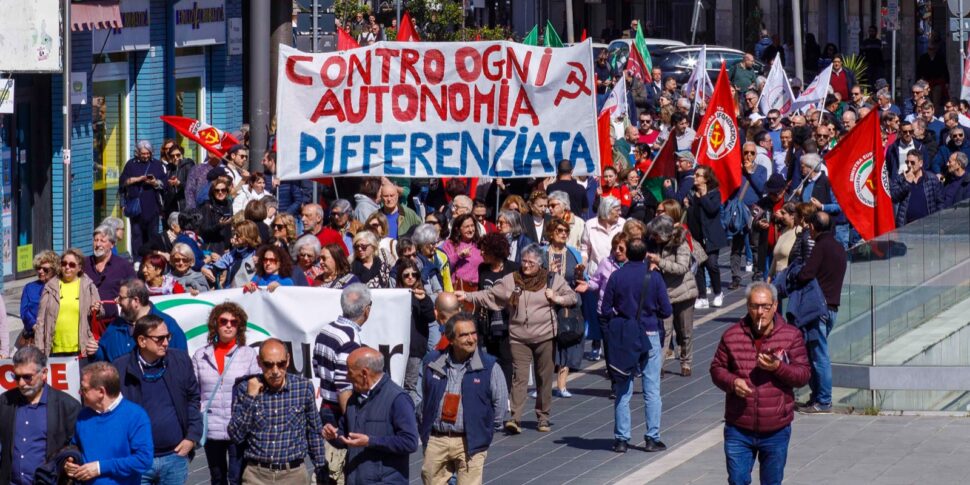 Autonomia Differenziata, Manifestazione In Piazza A Cosenza: "Non ...