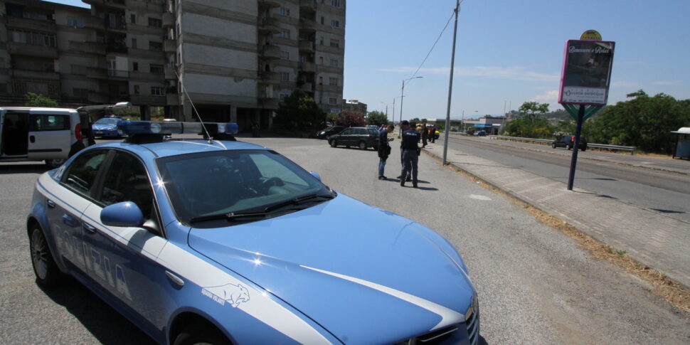 Catanzaro, ha maltrattato e violentato la moglie per 14 anni. Un 47enne