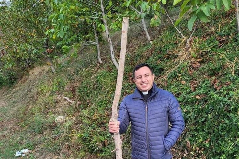 Il prete positivo alla cocaina, il legale: "No a processi di p… Il prete positivo alla cocaina, il legale: "No a processi di p…