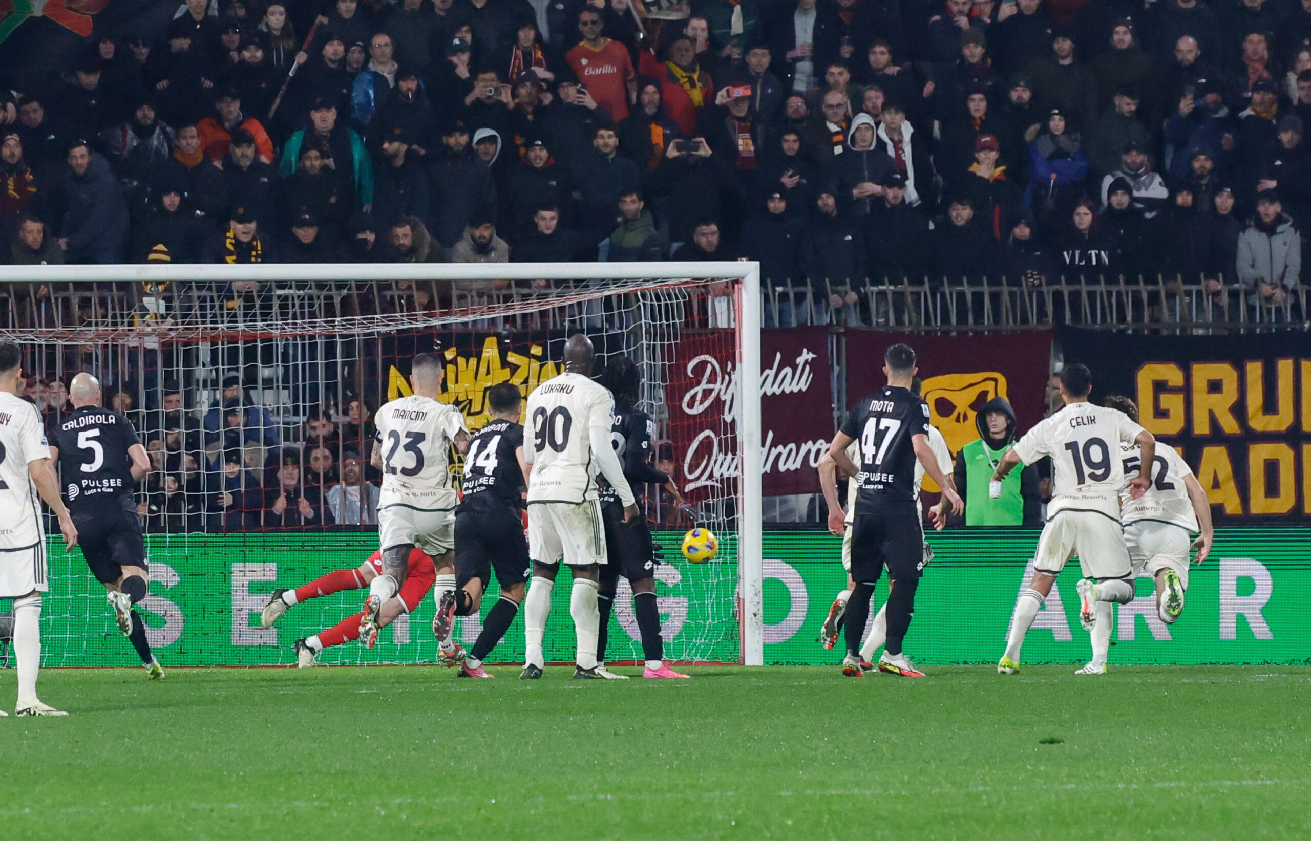 Roma spietata al Brianteo, Monza travolto 4-1. Pari tra Udinese-Sal… Roma spietata al Brianteo, Monza travolto 4-1. Pari tra Udinese-Sal…