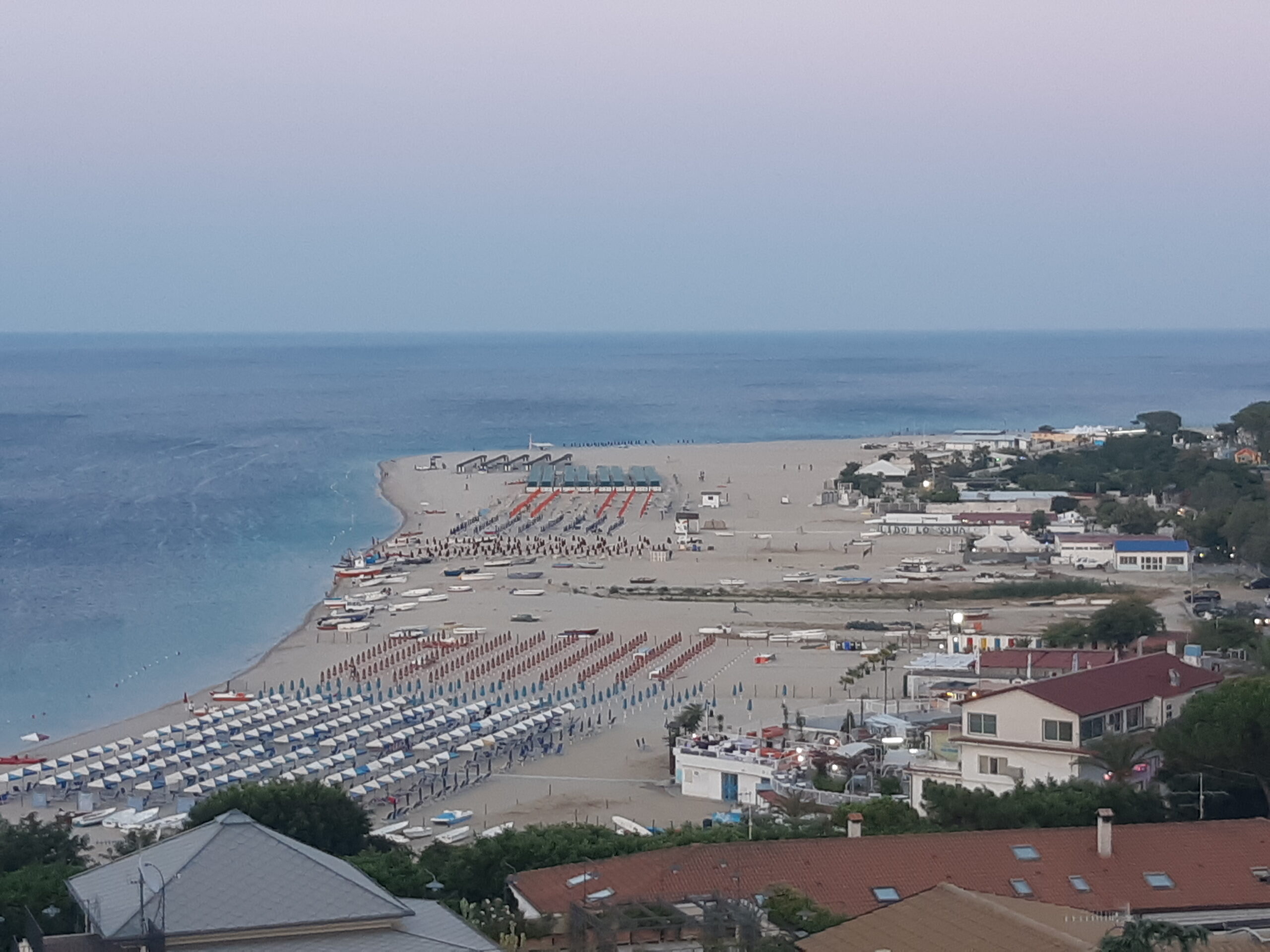 Soverato, per salvare la stagione estiva arrivano le concessioni  balneari... provvisorie - Gazzetta del Sud