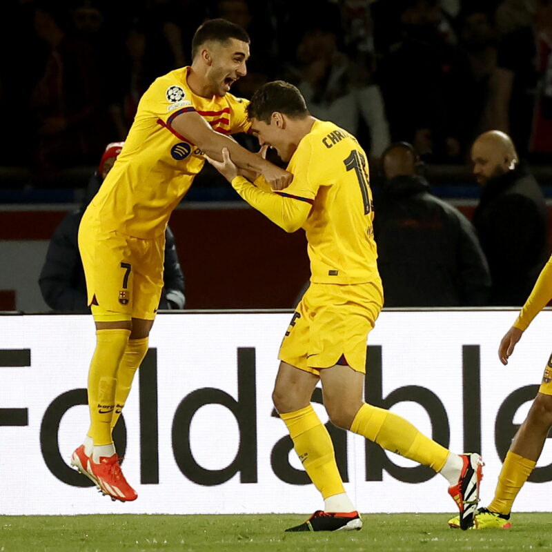 epa11271211 Andreas Christensen (CR) of Barcelona celebrates with teammate Ferran Torres after scoring his team's third goal during the UEFA Champions League quarter-finals, 1st leg soccer match between Paris Saint-Germain and FC Barcelona, in Paris, France, 10 April 2024. EPA/MOHAMMED BADRA