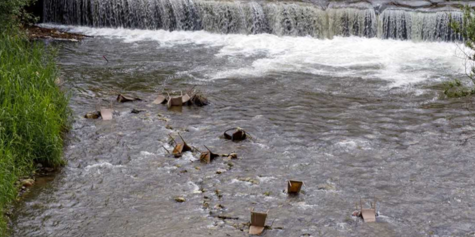 Cosenza, dopo bici e carrozzine dei neonati nelle acque del Crati anche le sedie - Gazzetta 