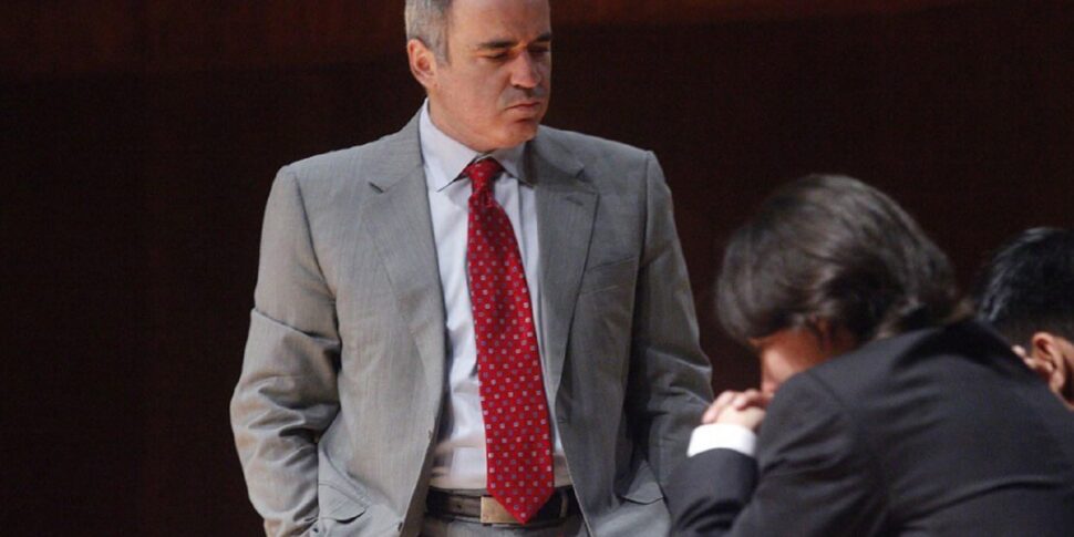 Russia, arrestato il campione scacchi Kasparov: "Ha creato una comunità terroristica"