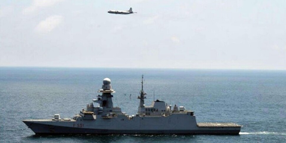 La nave italiana Fasan abbatte un drone nel Mar Rosso. La fregata scortava un mercantile
