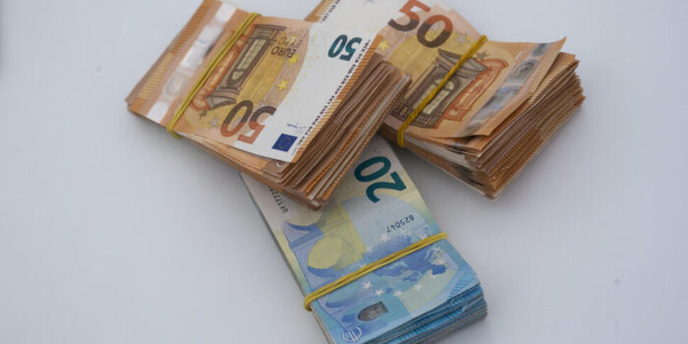 https://assets.gazzettadelsud.it/2024/04/banconote-euro-970x485.jpg