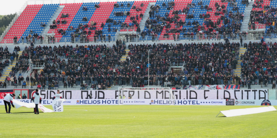 https://assets.gazzettadelsud.it/2024/04/crotone-calcio-970x485.png