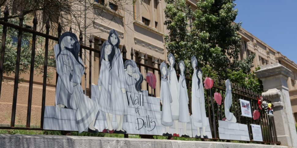 Inaugurato stamattina al liceo classico Maurolico di Messina il "Wall of dolls"