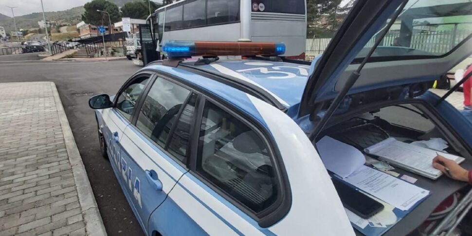 Corigliano Rossano Il Bus Non A Norma Gita Rinviata Per Un Intera Scolaresca Gazzetta Del Sud