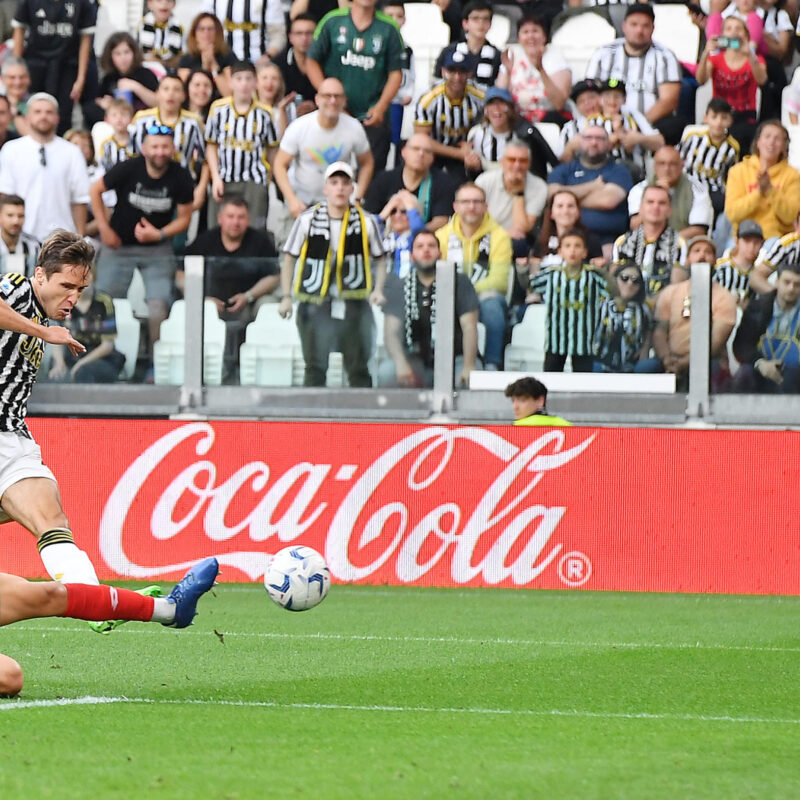 Juventus' Federico Chiesa scores the gol (1-0) during the italian Serie A soccer match Juventus FC vs AC Monza at the Allianz Stadium in Turin, Italy, 25 May 2024 ANSA/ALESSANDRO DI MARCO