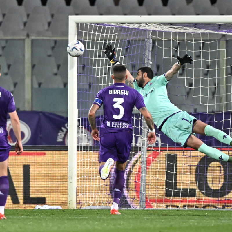 Napoli's forward Khvicha Kvaratskhelia (unseen) scores a goal during the Serie A soccer match ACF Fiorentina vs SSC Napoli at Artemio Franchi Stadium in Florence, Italy, 17 May 2024ANSA/CLAUDIO GIOVANNINI