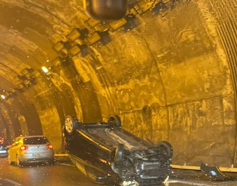 Incidente A Messina, Auto Si Ribalta In Galleria Allo Svincolo Di Gazzi ...