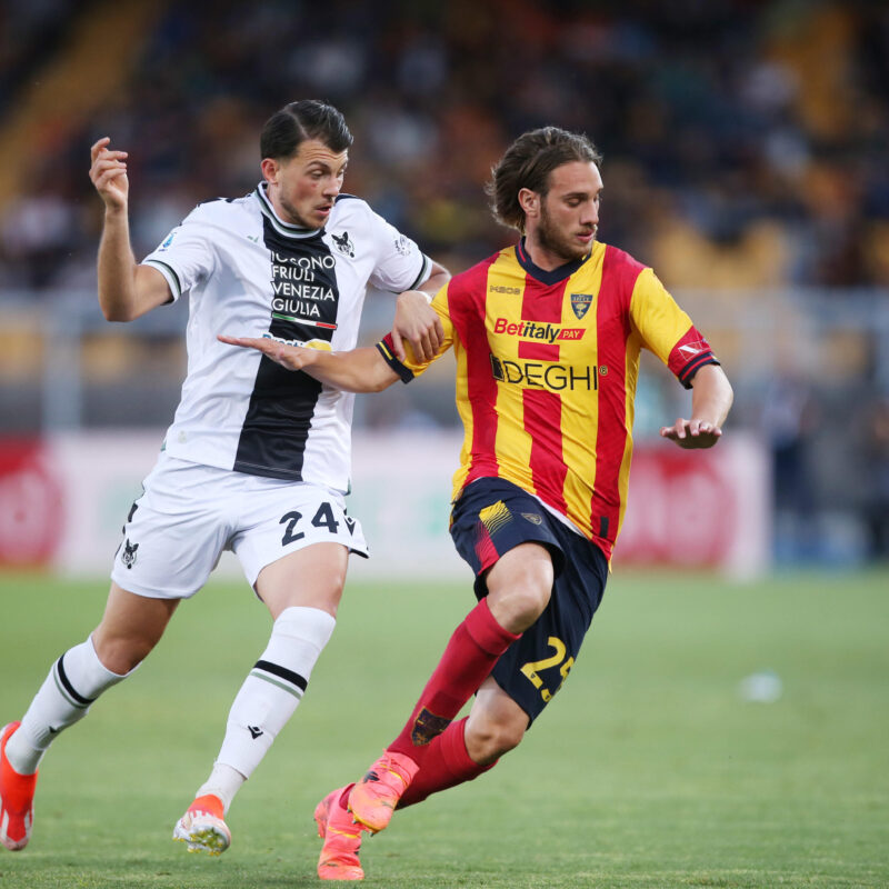 US Lecce's Antonino Gallo (R) and Udinese Calcio's Lazar Samardzic (L) in action during the Italian Serie A soccer match US Lecce - Udinese Calcio at the Via del Mare stadium in Lecce, Italy, 13 may 2024. ANSA/ABBONDANZA SCURO LEZZI