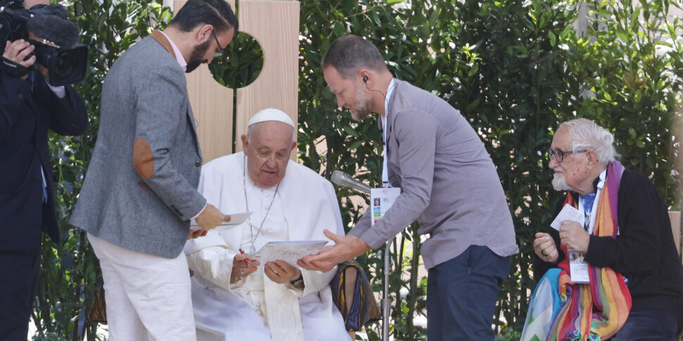 Verona, i parenti delle vittime Israele Palestina abbracciano il Papa