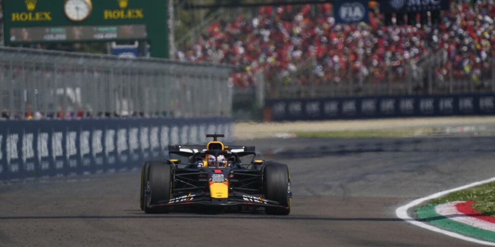 Verstappen vince a Imola, secondo Norris. Sul podio la Ferrari di Leclerc, quinto Sainz