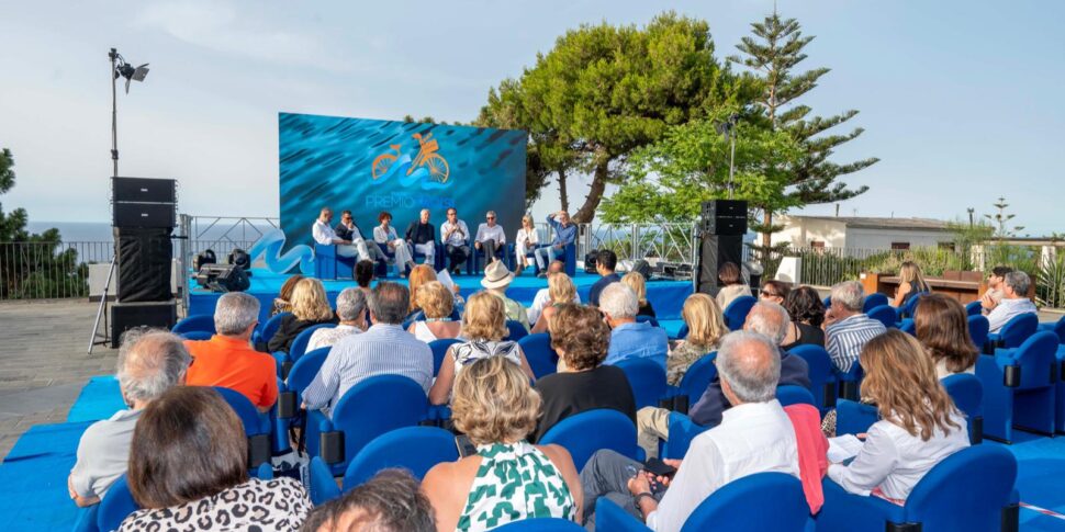 Cala il sipario a Salina sul Marefestival premio Massimo Troisi: spettacoli, premiazioni e proiezioni