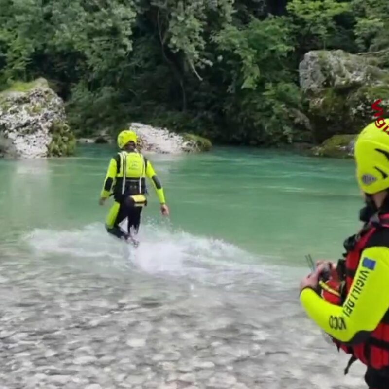 "Forza soccorritori, che oggi sia l'ultimo giorno di ricerca per ridare Cristian ai suoi familiari". E' l'incitamento espresso stamani dal sindaco di Premariacco (Udine), Michele De Sabata, alla ripresa delle ricerche, per il quinto giorno consecutivo, di Cristian Casian Molnar, di 25 anni, travolto dalla piena del fiume Natisone, 04 giugno 2024. NPK Frame da video Vigili del Fuoco +++ATTENZIONE LA FOTO NON PUO' ESSERE PUBBLICATA O RIPRODOTTA SENZA L'AUTORIZZAZIONE DELLA FONTE DI ORIGINE CUI SI RINVIA+++ +++NO SALES; NO ARCHIVE; EDITORIAL USE ONLY+++