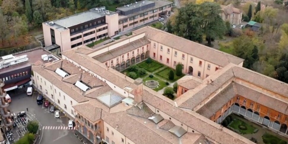 Bologna, si diploma in ospedale. Giovane ricoverata al Rizzoli ha sostenuto la maturità "fuori sede"