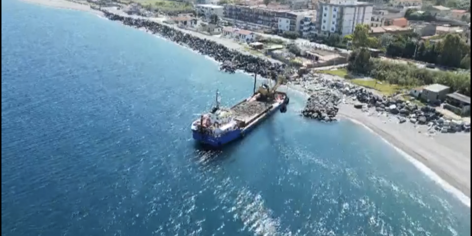 Santa Margherita, arrivano i primi "pennelli" anti erosione