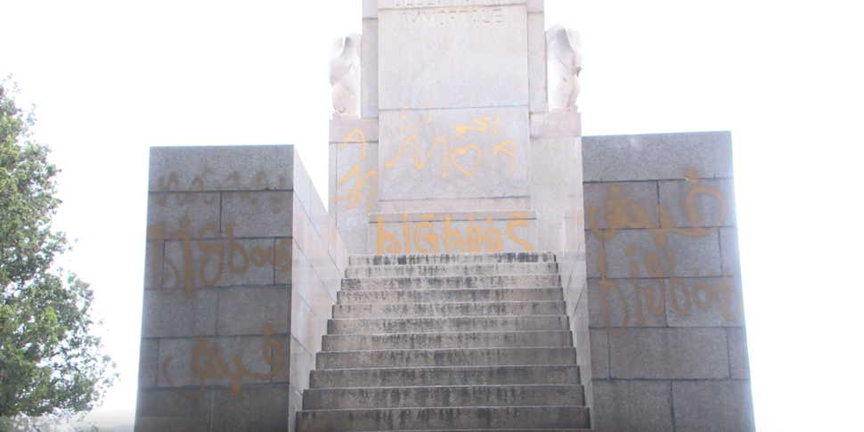 Denunciato l'imbrattatore del monumento ai caduti di Messina