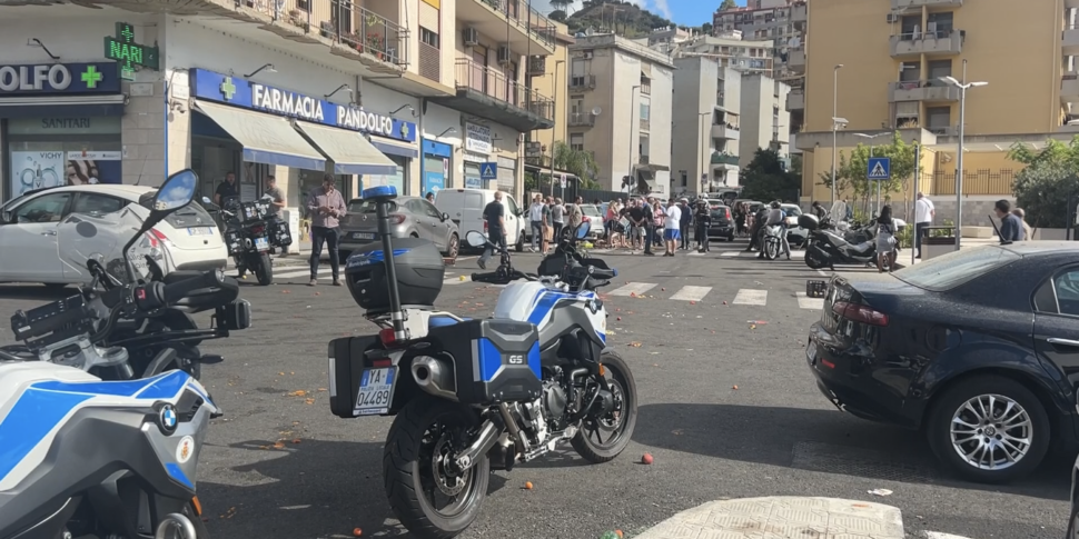 Ambulantato selvaggio, vigili aggrediti all'Annunziata