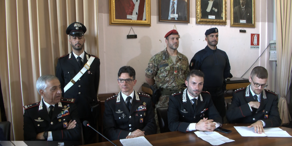 La vasta operazione di Messina e Barcellona, droga e cellulari all'interno del carcere