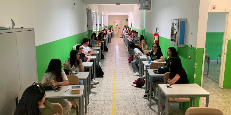 maturit224 2025 promosso il 997 dei candidati ammessi al sud i voti pi249 alti