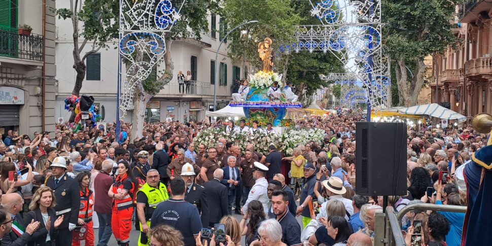 Processione di S.Antonio a Messina, un fiume umano di fede e devozione