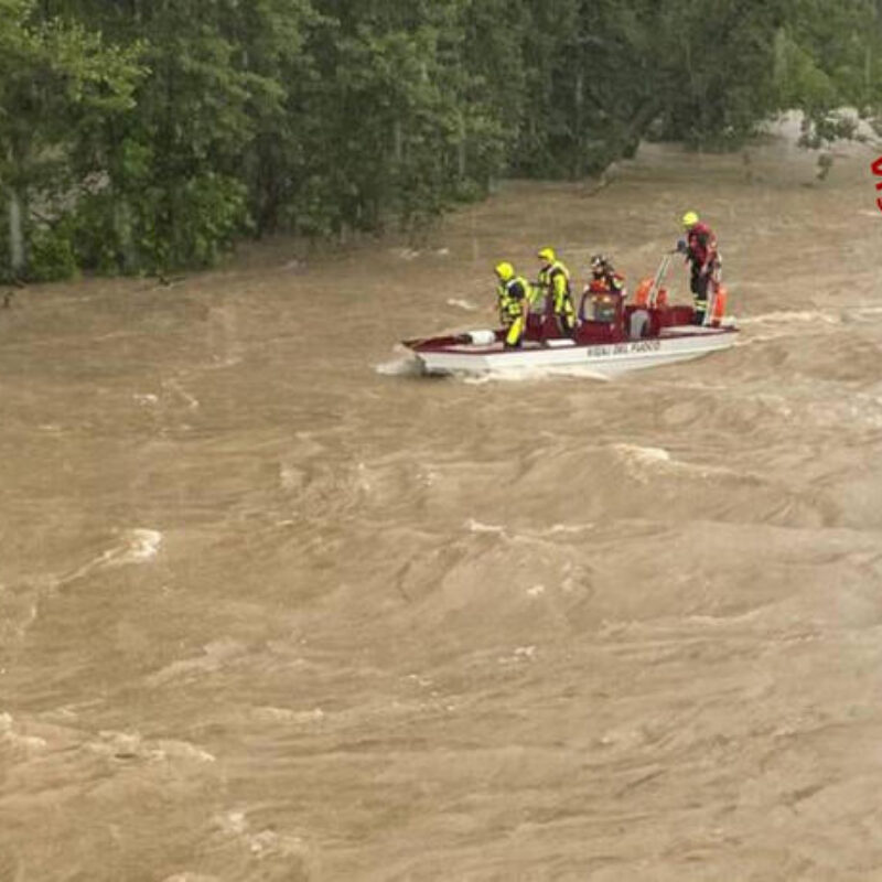 I vigili del fuoco controllano le rive del fiume Natisone alla ricerca dei giovani dispersi a Premariacco (Udine), 31 maggio 2024.ANSA/ VIGILI DEL FUOCO +++ ANSA PROVIDES ACCESS TO THIS HANDOUT PHOTO TO BE USED SOLELY TO ILLUSTRATE NEWS REPORTING OR COMMENTARY ON THE FACTS OR EVENTS DEPICTED IN THIS IMAGE; NO ARCHIVING; NO LICENSING +++ NPK +++