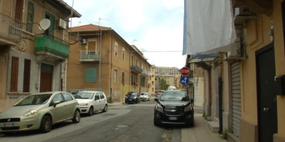 Messina, un 19enne trovato morto nella notte a Giostra con un colpo di pistola al collo