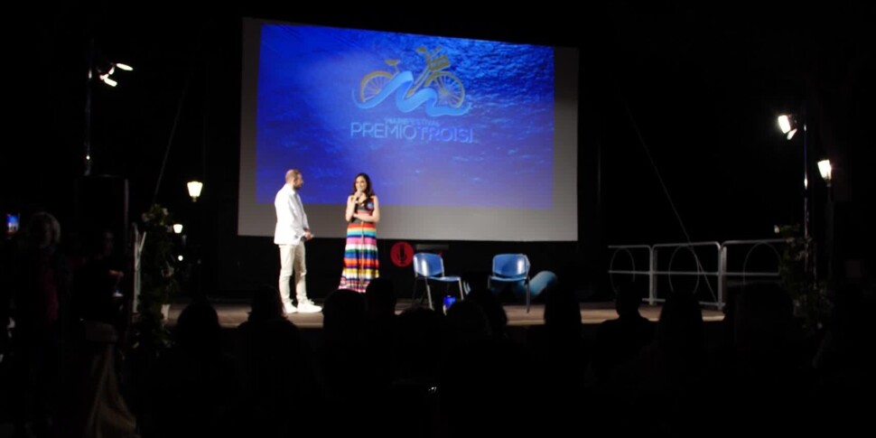 La magia del Marefestival premio "Massimo Troisi" ha coinvolto l'intera isola di Salina