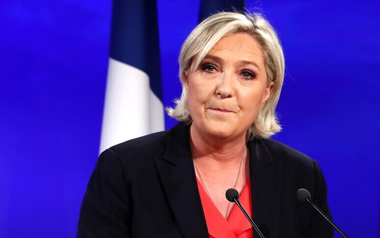 La Francia vota, Marine Le Pen può sfatare il tabù. Boom di affluenza: alle 17 sfiora il 60%