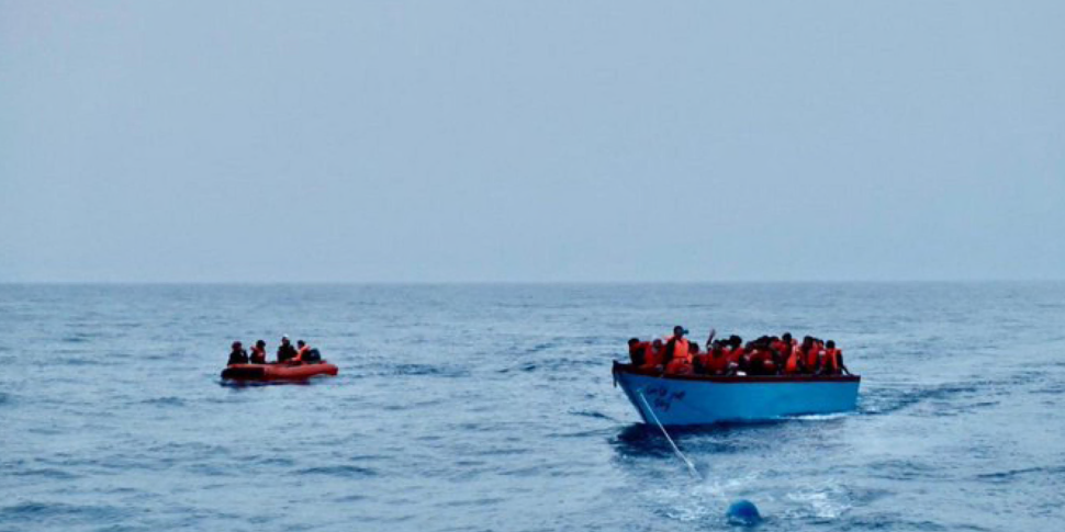 Migranti: altri 4 barconi arrivano a Lampedusa, sbarcati in 152 Migranti: altri 4 barconi arrivano a Lampedusa, sbarcati in 152