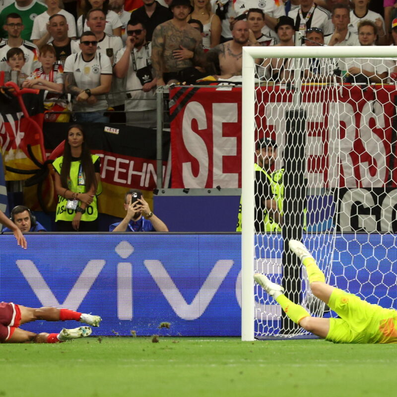 epa11432967 Dan Ndoye of Switzerland (L) scores the 1-0 against MAnuel Neuer of Germany during the UEFA EURO 2024 group A soccer match between Switzerland and Germany, in Frankfurt am Main, Germany, 23 June 2024. EPA/FRIEDEMANN VOGEL