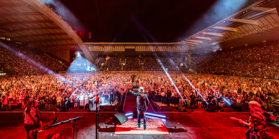 Messina, Zucchero non delude: 2 ore e mezza di grande intrattenimento