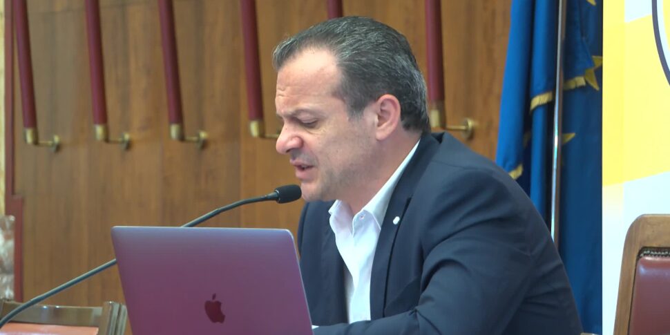 Messina, a Palazzo Zanca irrompe De Luca: verifiche sui posti di comando