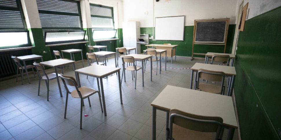 scuola quasi 7mila posti in meno dal 2027 la manovra punta a risparmiare 252 milioni l8217anno da Gazzettadelsud.it scuola quasi 7mila posti in meno dal 2027 la manovra punta a risparmiare 252 milioni l8217anno