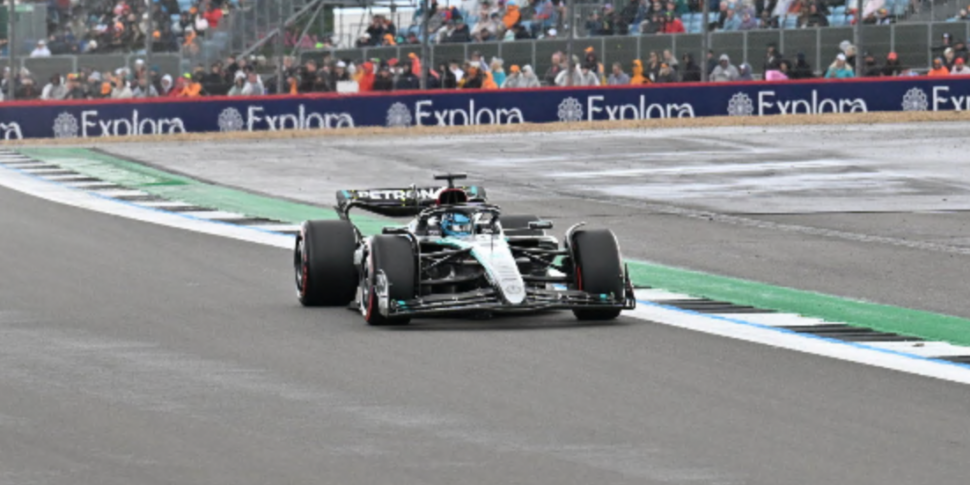 Gp Gran Bretagna di Formula 1, dominio Mercedes: Russell in pole, Hamilton secondo. Malissimo la Ferrari