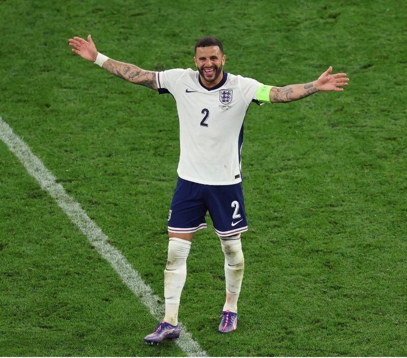 epa11471564 Kyle Walker of England celebrates winning the UEFA EURO 2024 semi-finals soccer match between the Netherlands and England, in Dortmund, Germany, 10 July 2024. EPA/MOHAMED MESSARA