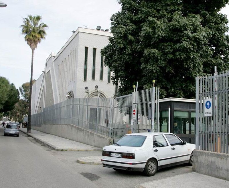 27/2/07 Ingresso dell'Aula bunker di viale Calabria a Reggio Calabria