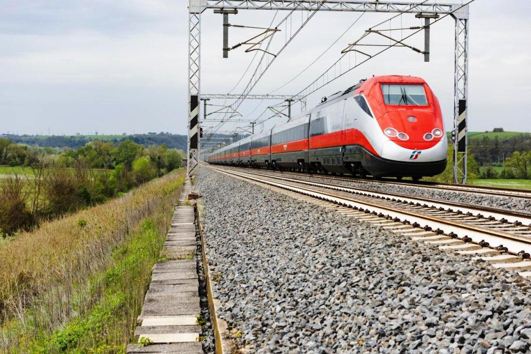 Treni, ritardi di oltre un'ora sulla linea ad Alta velocità Ro… Treni, ritardi di oltre un'ora sulla linea ad Alta velocità Ro…
